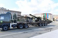 Xankəndidəki paradda ermənilərdən hərbi qənimət kimi götürülən tank və texnikalar nümayiş etdirilib – FOTO