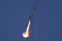 "SpaceX" dünyanın ən böyük raketini kosmosa göndərdi