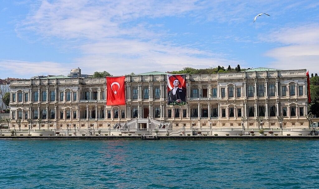 Çırağanda hazırlıq başladı: Zelenski və Putin üçün çadırlar qurulur